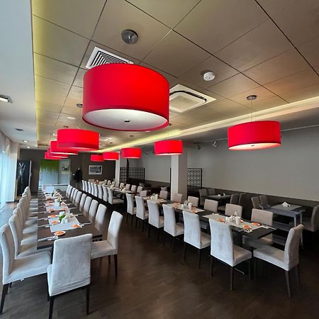 Iness Hotel Lodž Exteriér fotografie