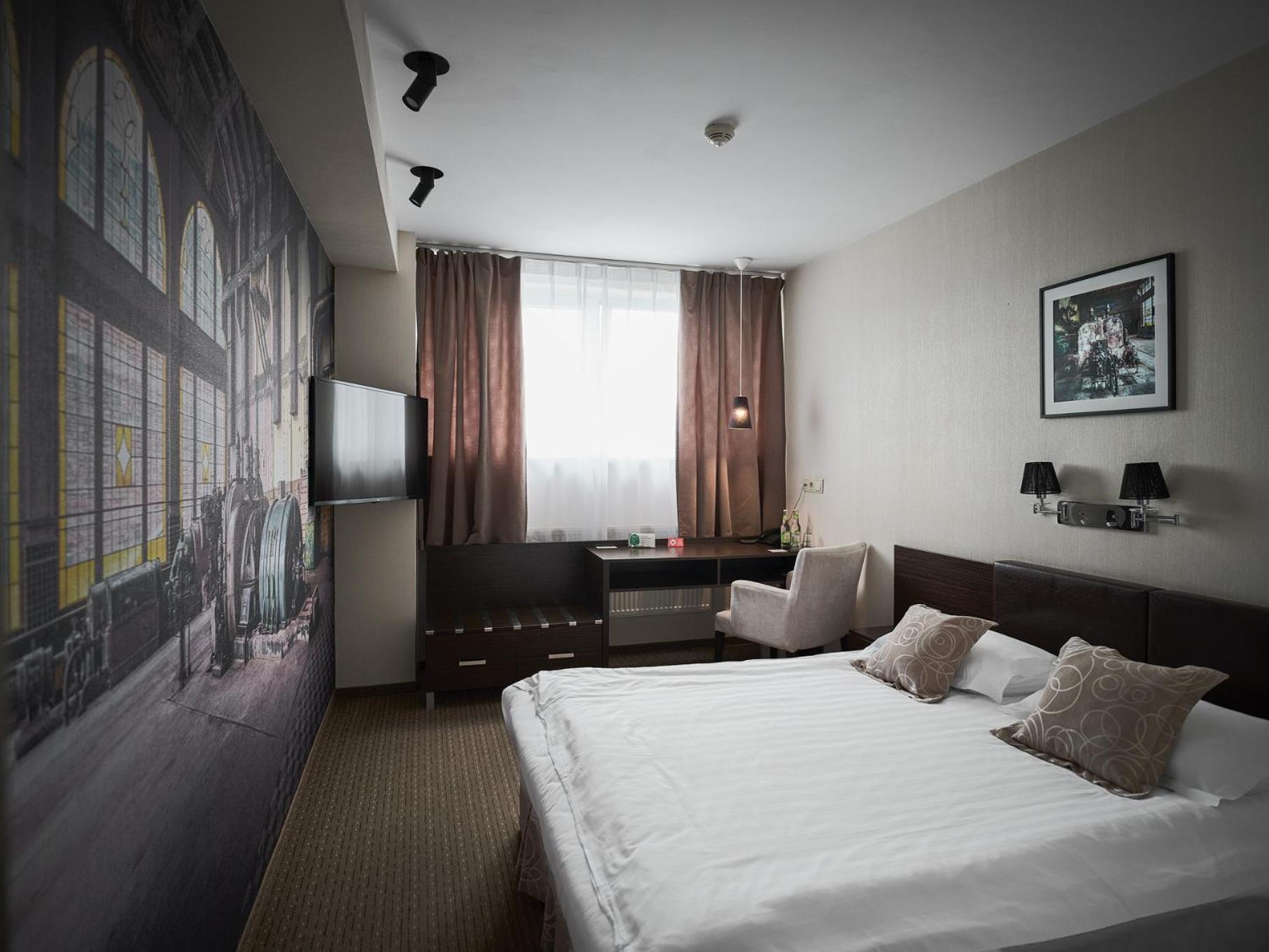Iness Hotel Lodž Exteriér fotografie