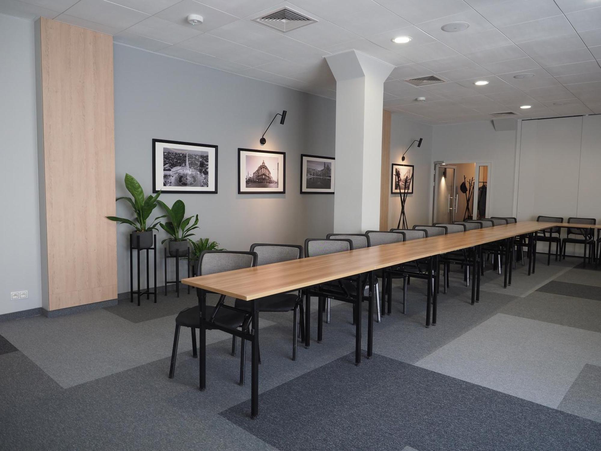 Iness Hotel Lodž Exteriér fotografie