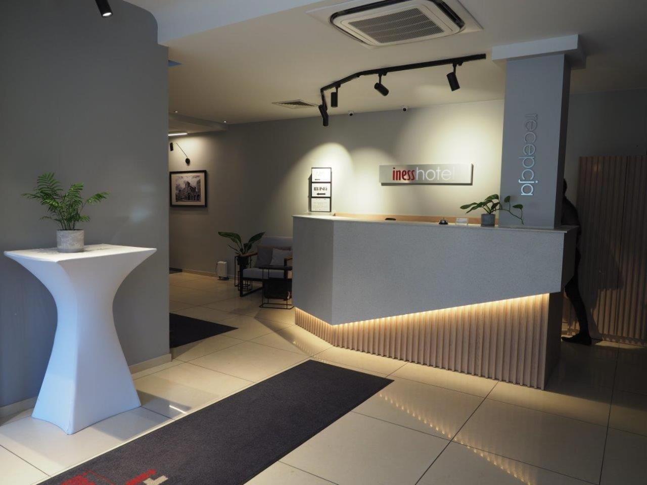 Iness Hotel Lodž Exteriér fotografie