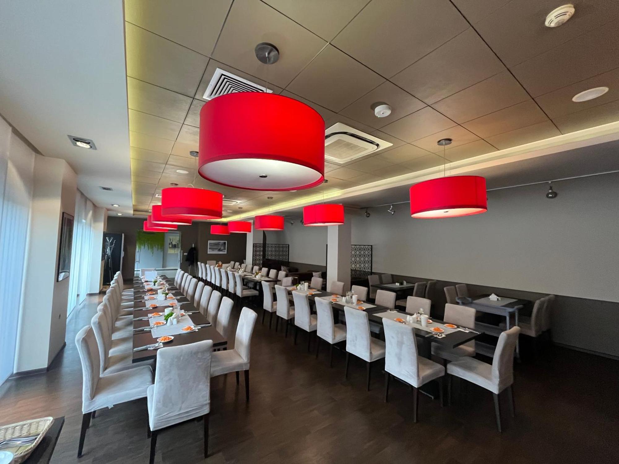 Iness Hotel Lodž Exteriér fotografie