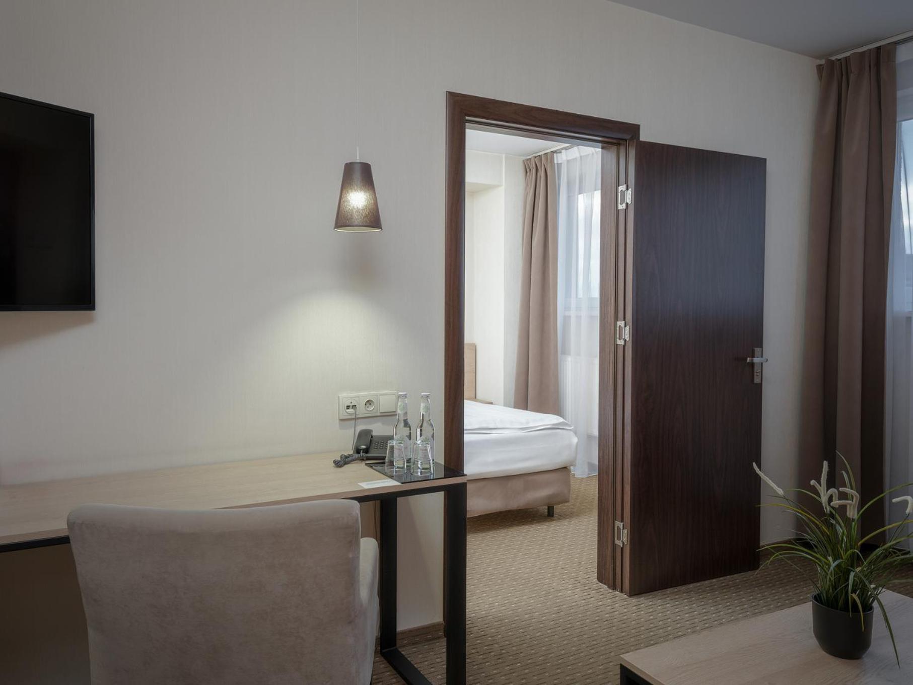 Iness Hotel Lodž Exteriér fotografie