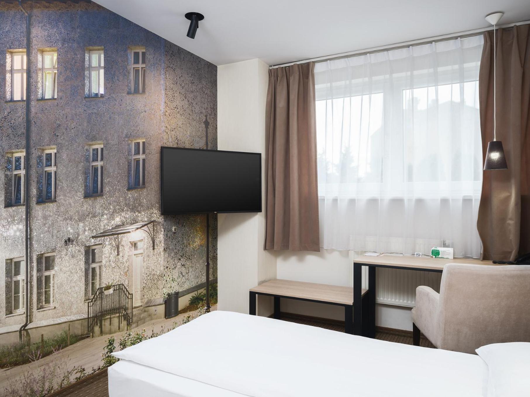 Iness Hotel Lodž Exteriér fotografie