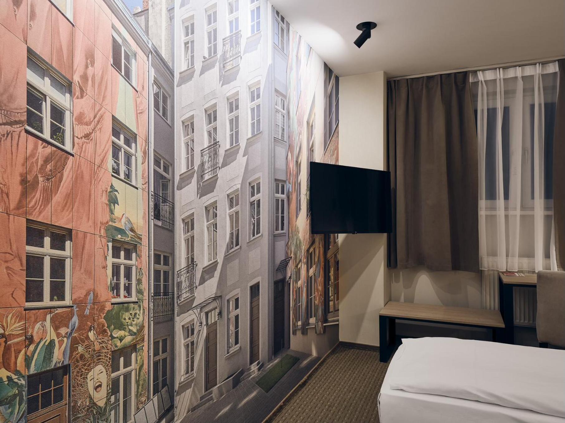 Iness Hotel Lodž Exteriér fotografie