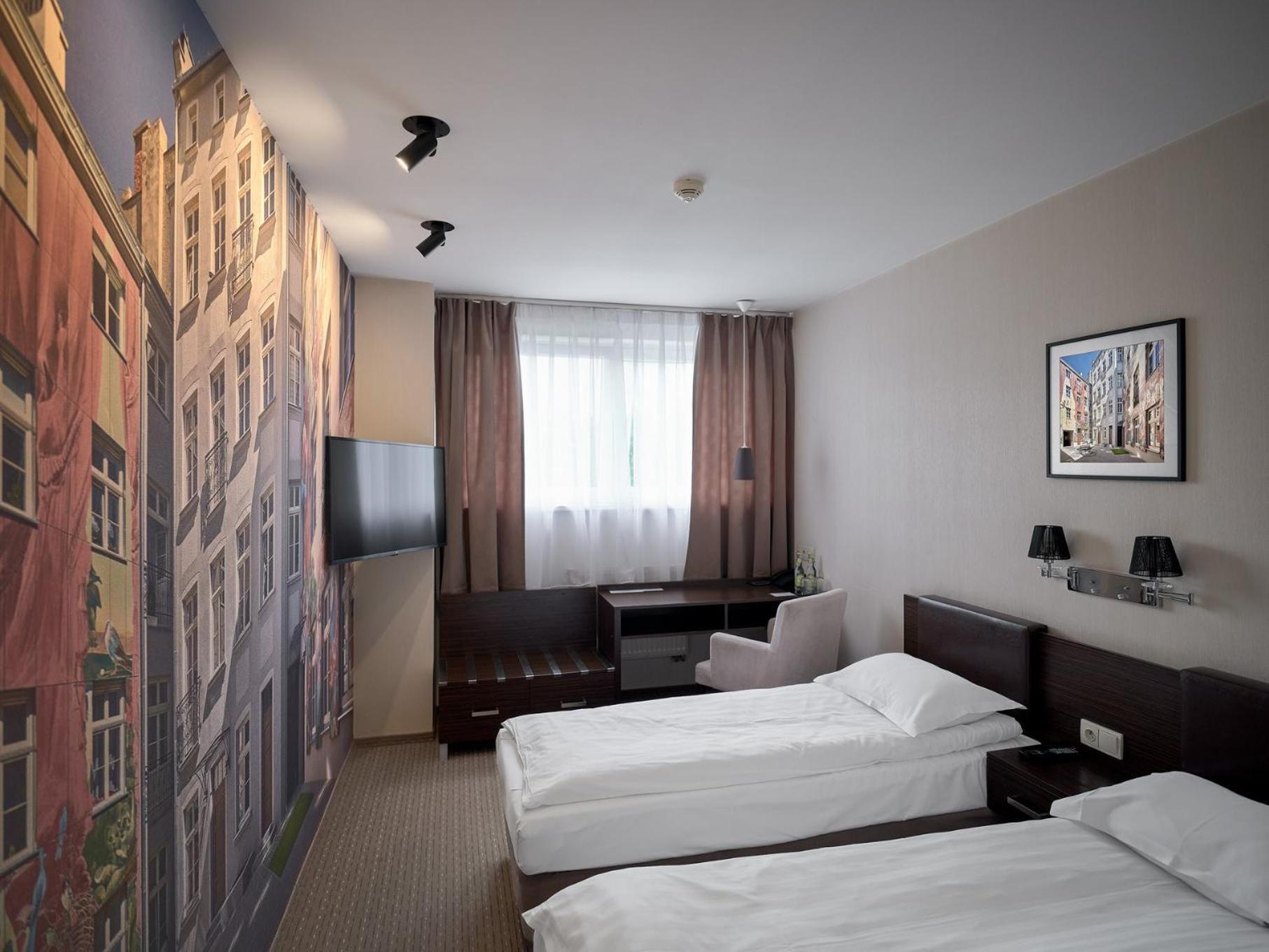 Iness Hotel Lodž Exteriér fotografie